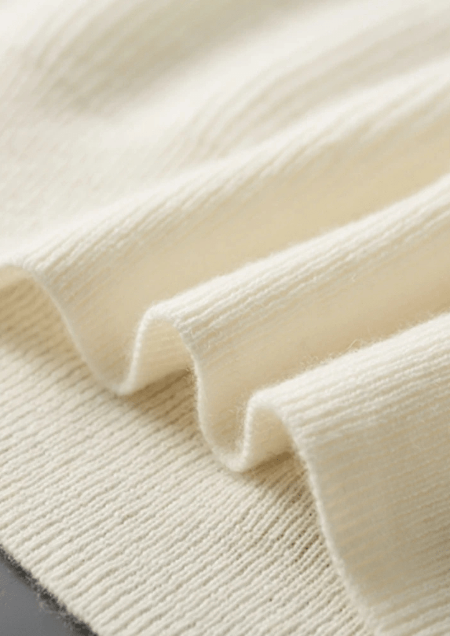 100% CASHMERE BUTTON SWEATER - LORMIER -