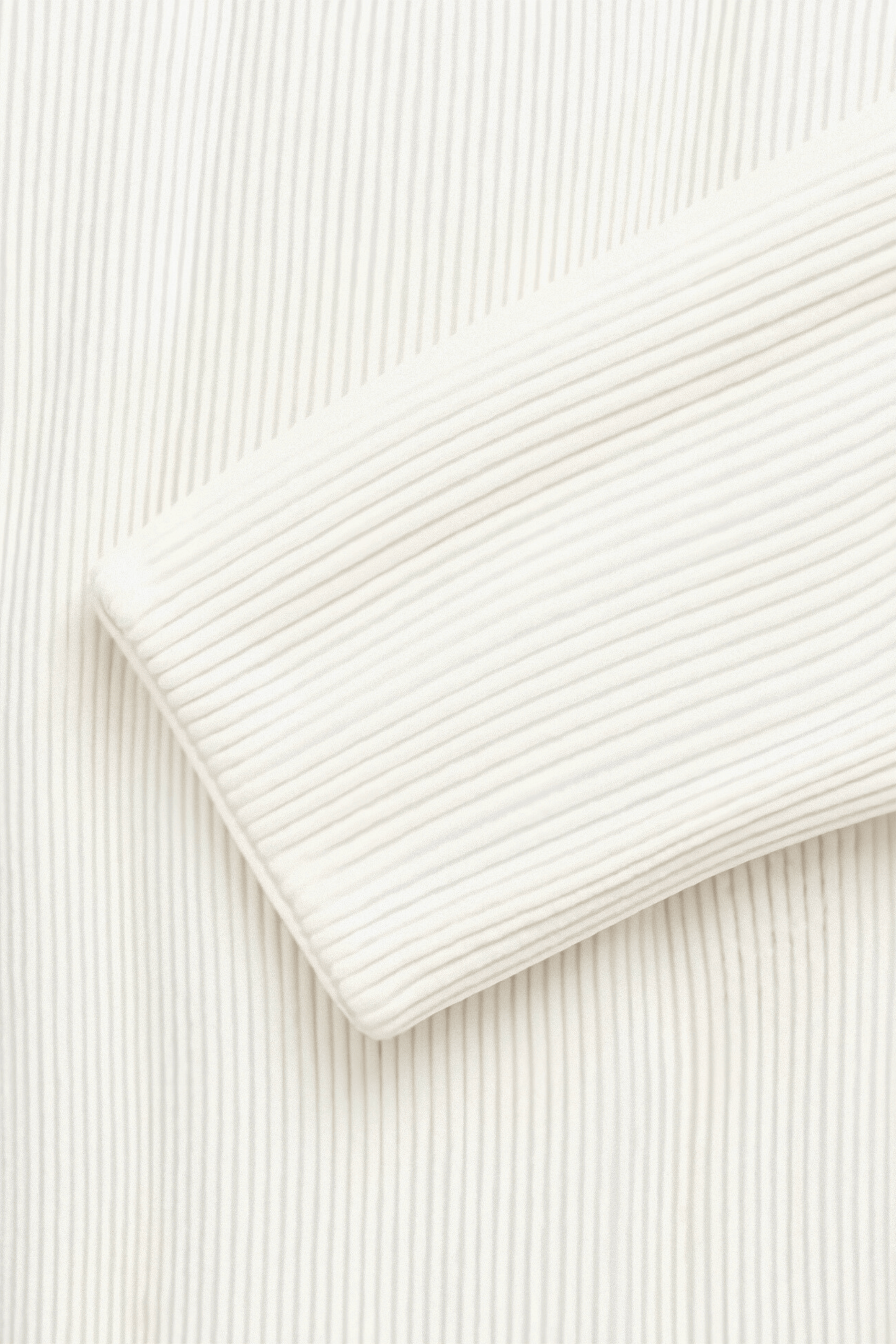 SOLID KNITTED CREW NECK CARDIGAN - LORMIER -