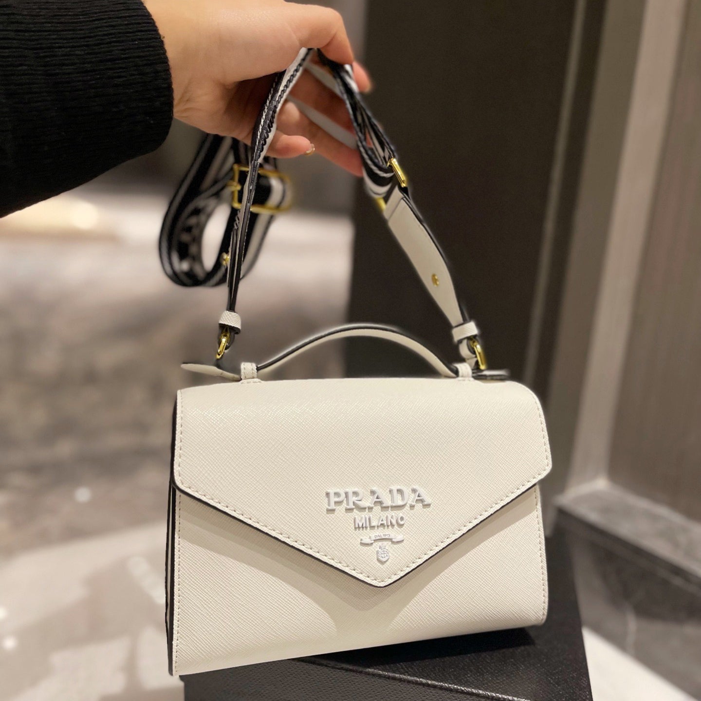 Selected Variant Image