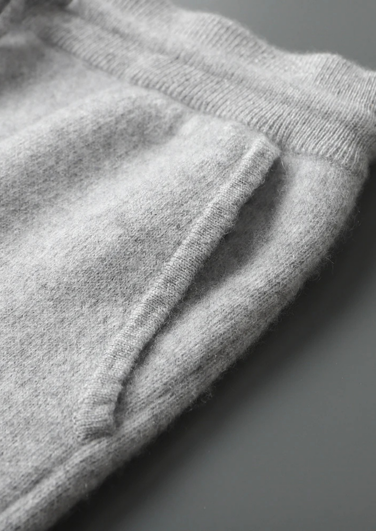 PURE CASHMERE KNIT HOODIE & DRAWSTRING JOGGER LEISURE SET