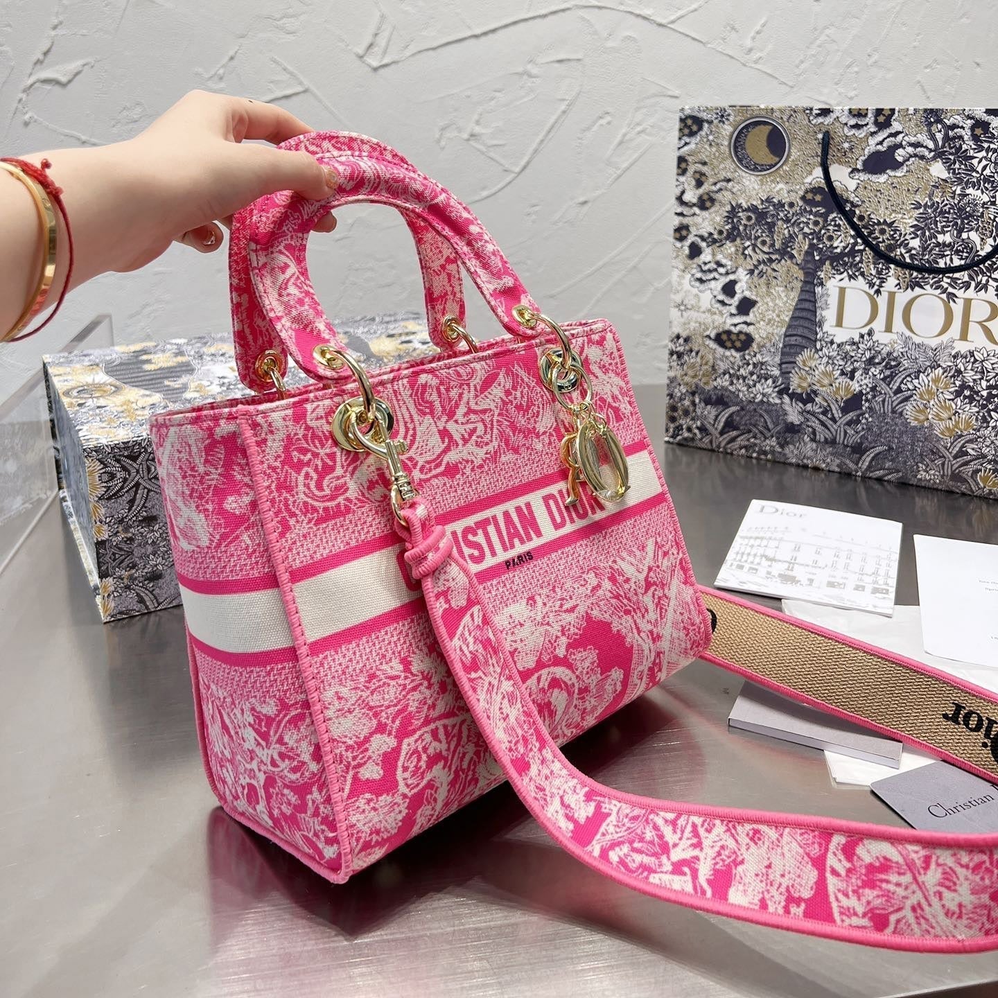 Selected Variant Image