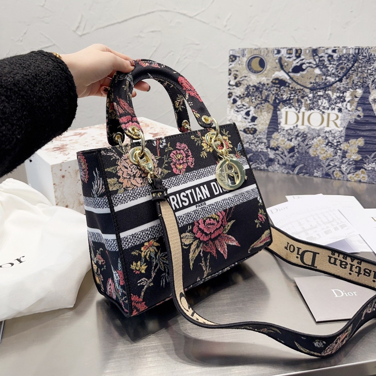 Selected Variant Image