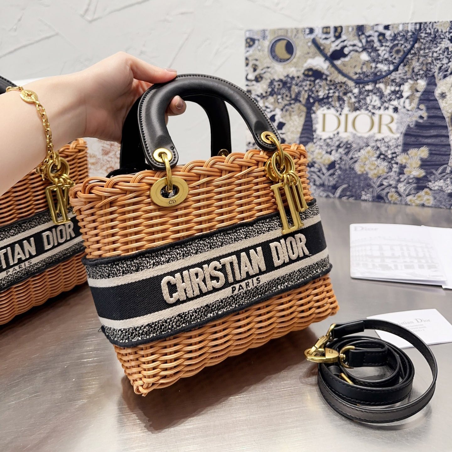 Selected Variant Image