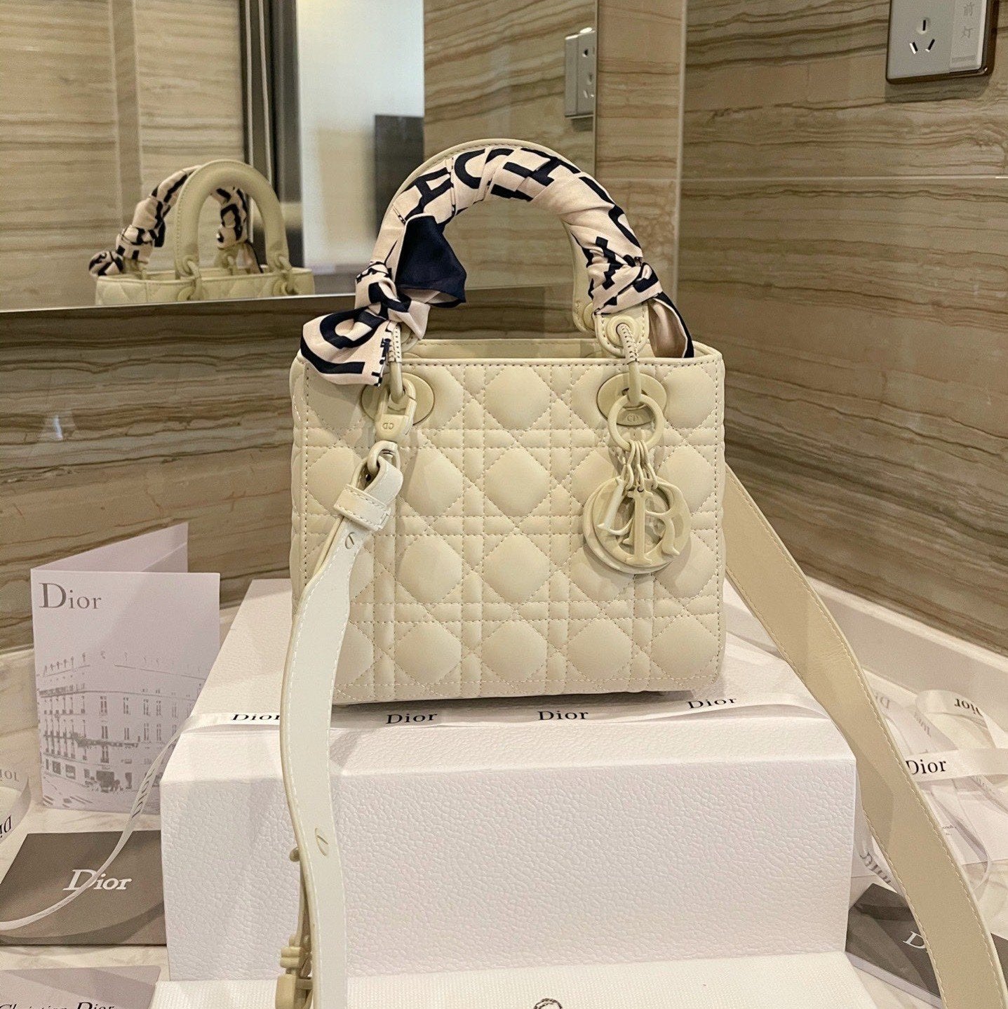 Selected Variant Image