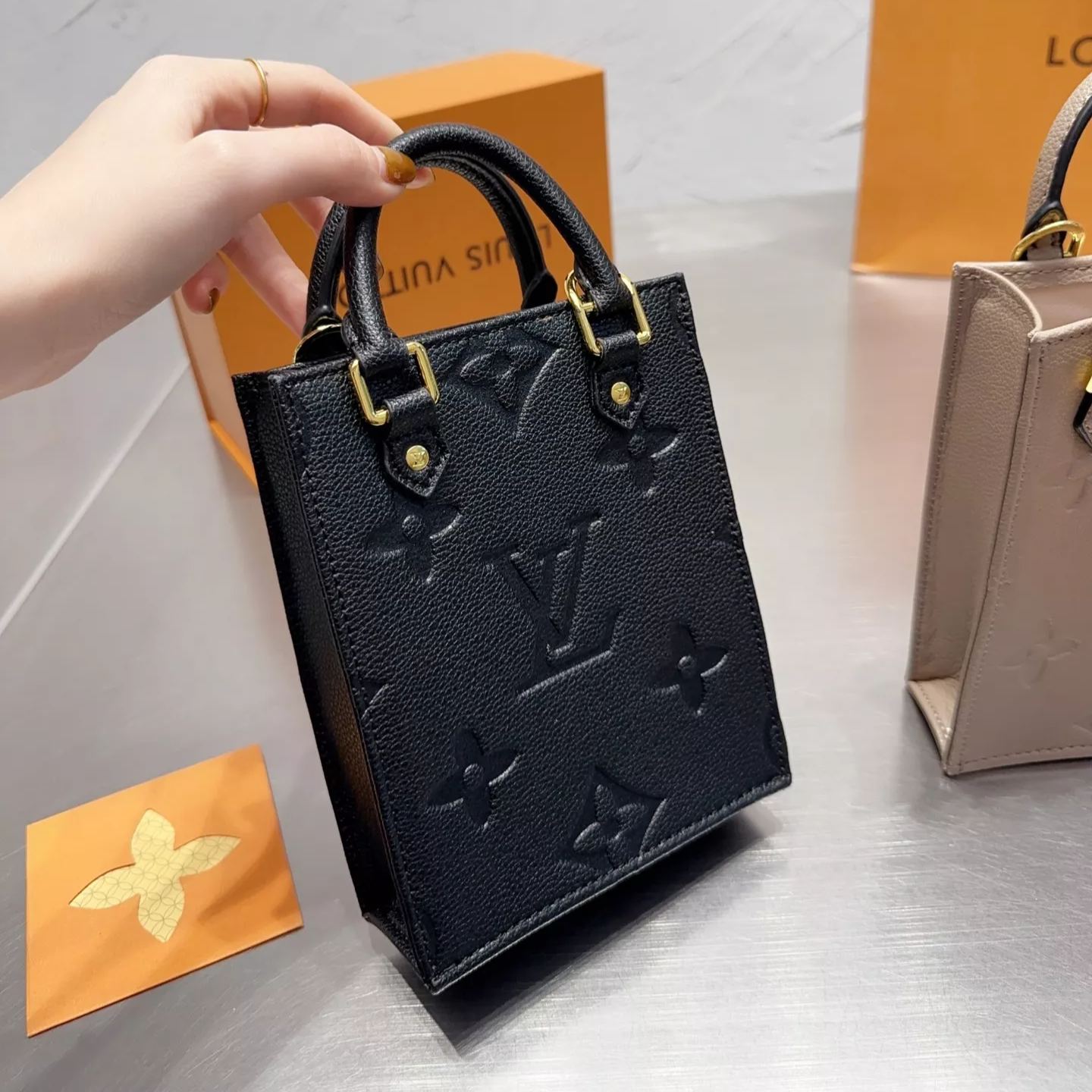 Selected Variant Image