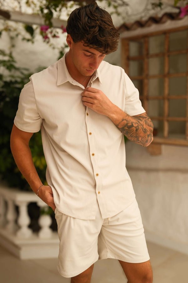 Men's beige lightweight corduroy shirt and shorts set, ideal for a relaxed summer look.