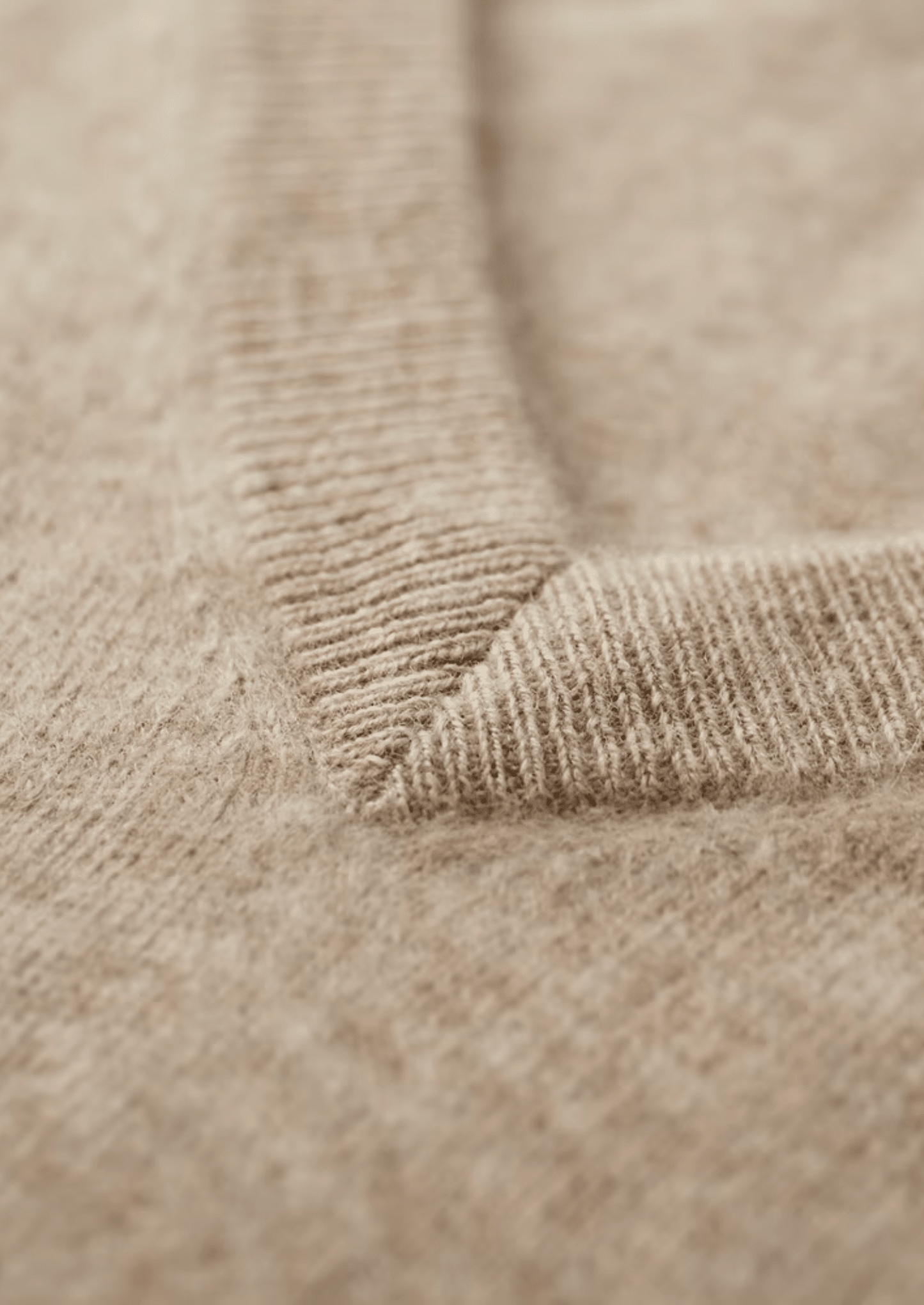 PURE EXTRA - FINE MERINO WOOL CLASSIC V - NECK SWEATER - LORMIER - 