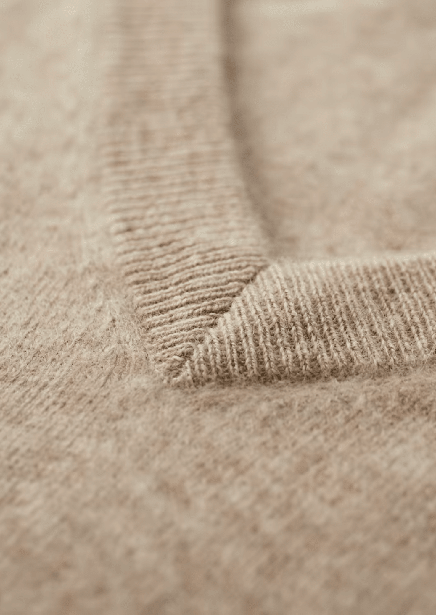 PURE EXTRA - FINE MERINO WOOL CLASSIC V - NECK SWEATER - LORMIER - 
