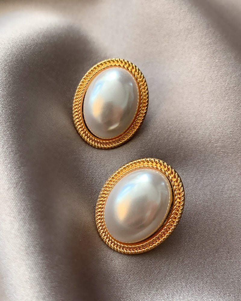 RADIANCE OVAL PEARL STUDS - LORMIER - 