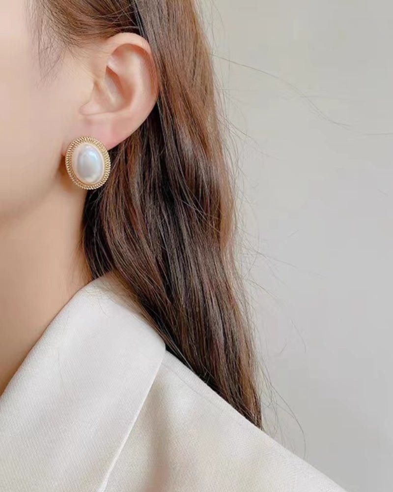 RADIANCE OVAL PEARL STUDS - LORMIER - 