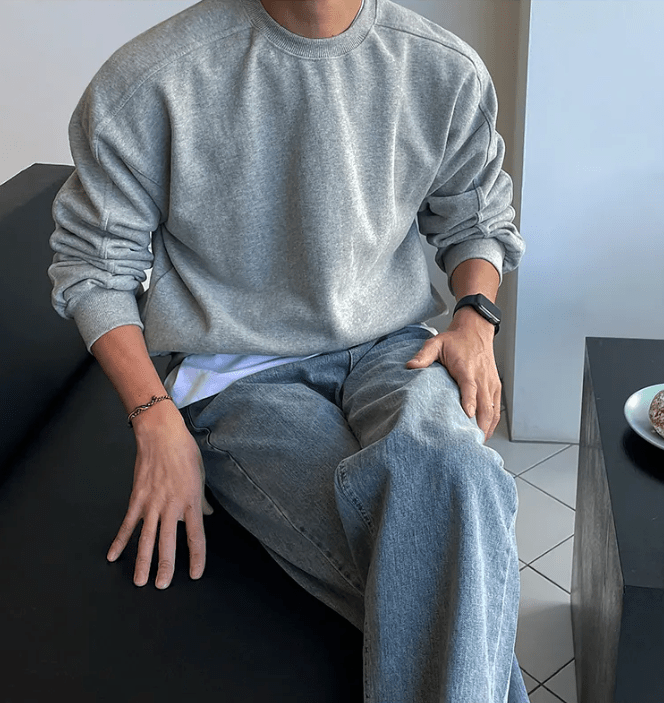Men's light gray retro loose-fit crew neck sweater in 100% cotton.