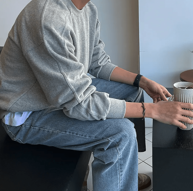 Men's light gray retro loose-fit crew neck sweater in 100% cotton.